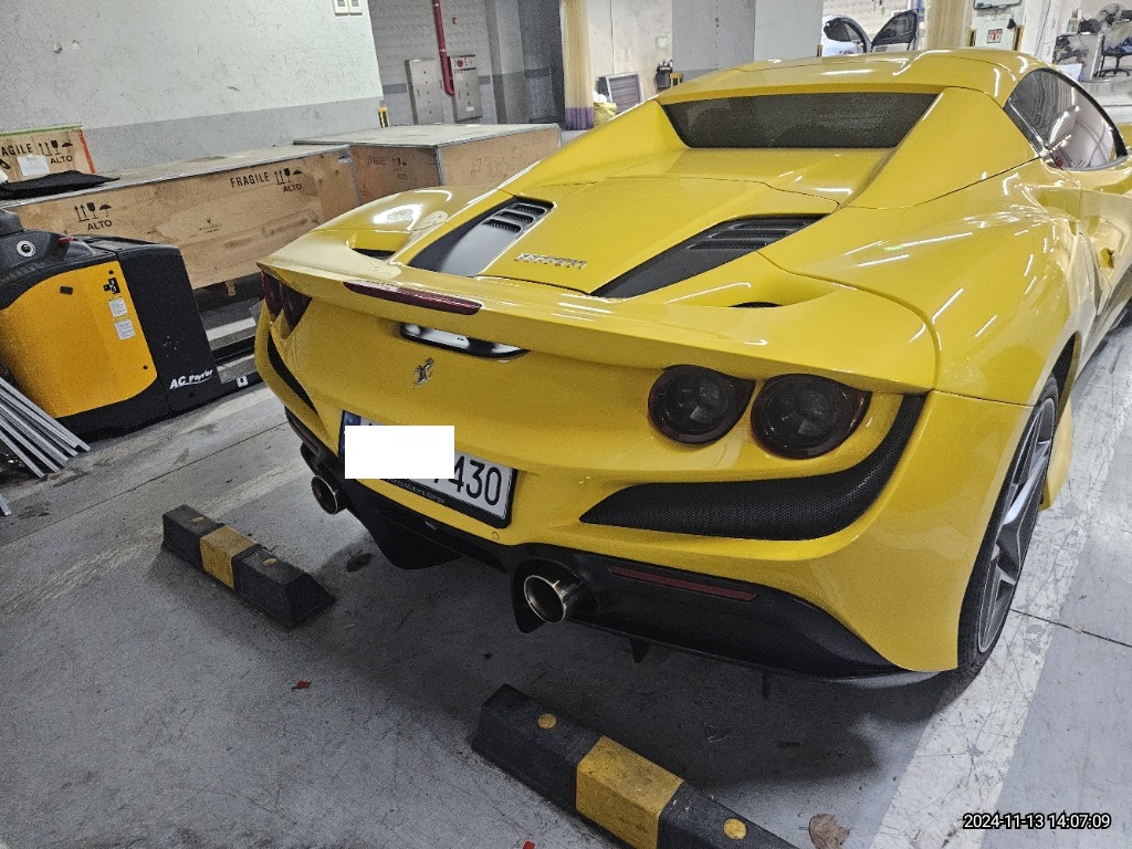 2022 Ferrari F8 Spider, photograph 8