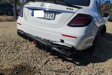2019 Mercedes-Benz Benz E350 4Matic, photograph 2
