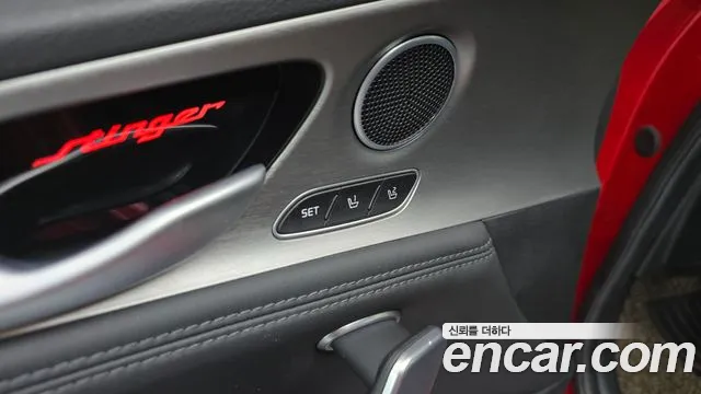 Kia Stinger 2.0 Turbo 2WD — photo 1 of 34