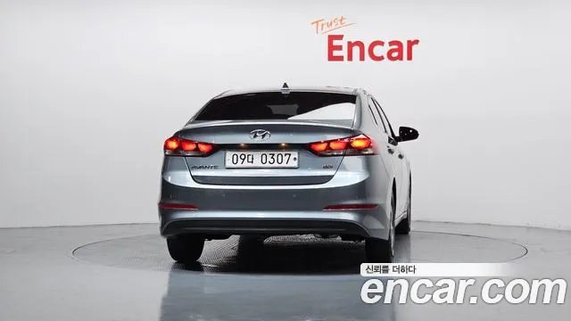 Hyundai AVANTE 1.6 GDI Smart — photo 1 of 30