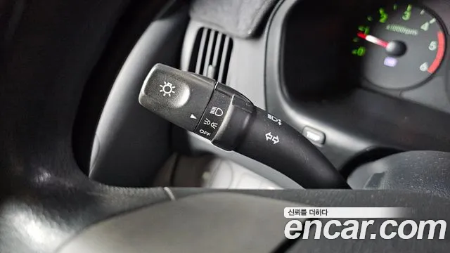 2013 Hyundai Starex 5-Seater VAN, photograph 6