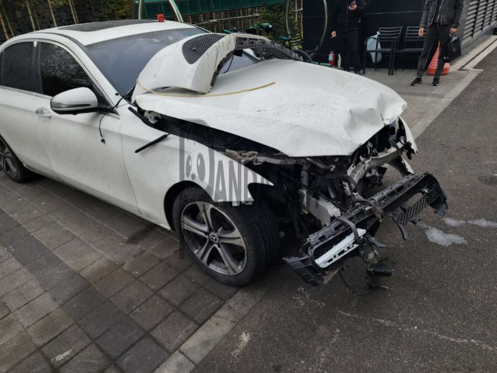 2018 Mercedes-Benz E300, photograph 4