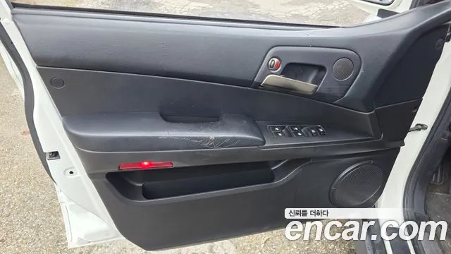 2013 KG_Mobility_Ssangyong KORANDO CX5 2WD, photograph 1