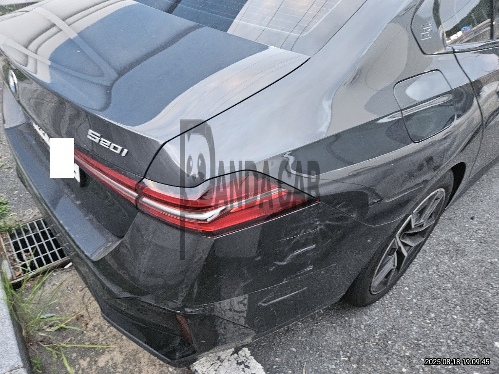2024 BMW 520i, photograph 2