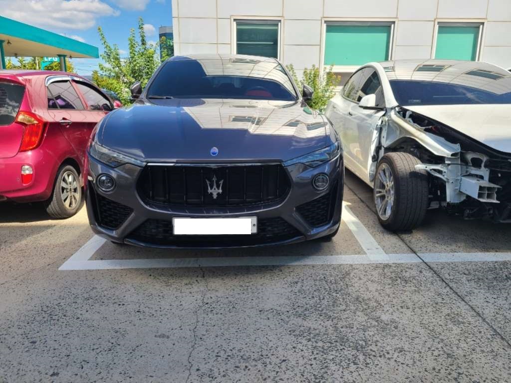 2020 Maserati Levante, photograph 3