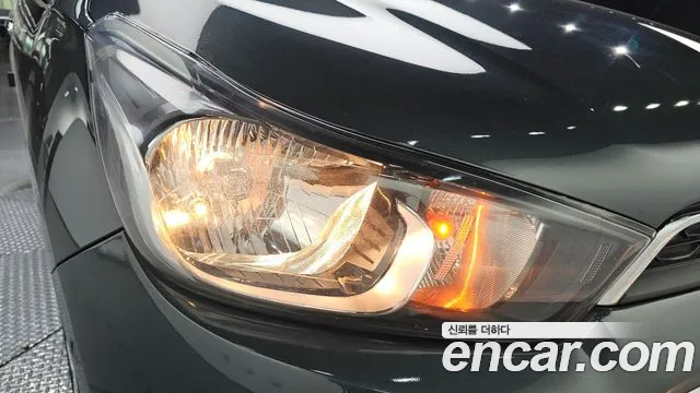 2017 ChevroletGMDaewoo Spark LTZ, photograph 9
