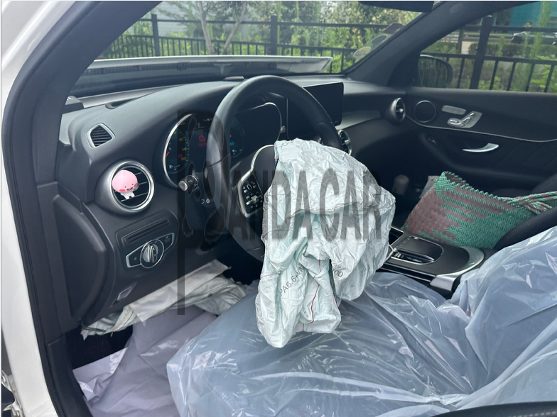 2021 Mercedes-Benz GLC300 e 4MATIC Coupe, photograph 6