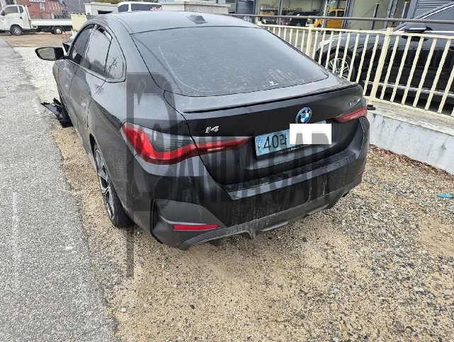 2024 BMW i4 eDrive40, photograph 1