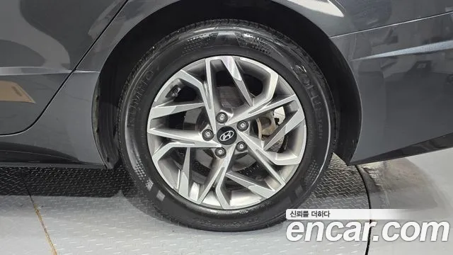 Hyundai Sonata 2.0 — photo 1 of 30