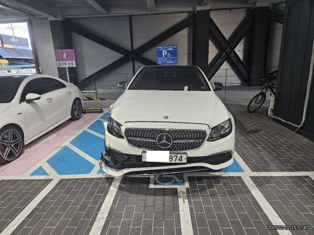 2017 Mercedes-Benz E300 4Matic, photograph 1
