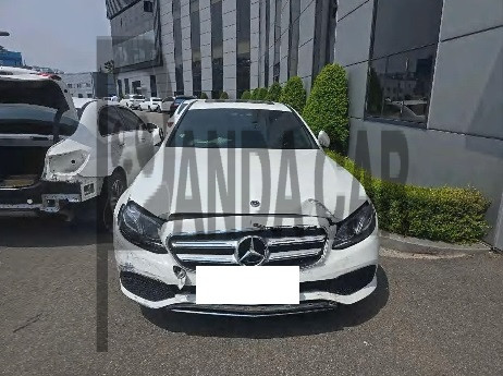 2017 Mercedes-Benz E220 d, photograph 1