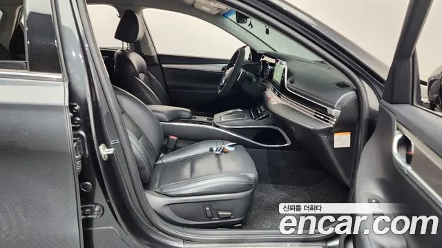 2020 Hyundai Grandeur Premium Choice, photograph 2