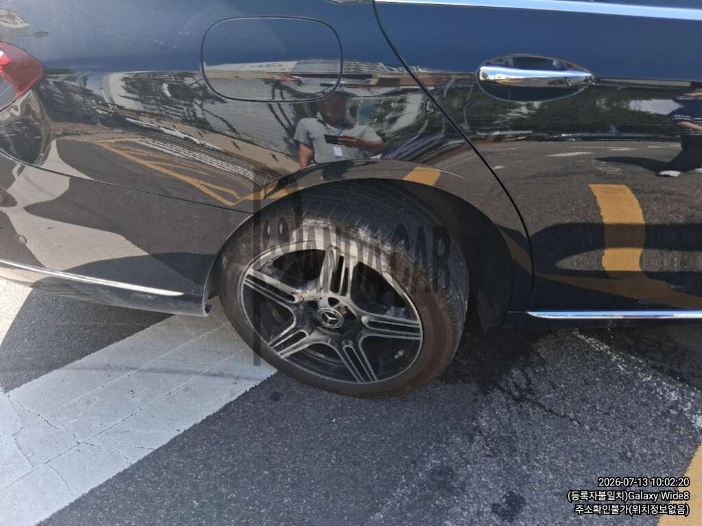 2019 Mercedes-Benz E300 4Matic, photograph 5