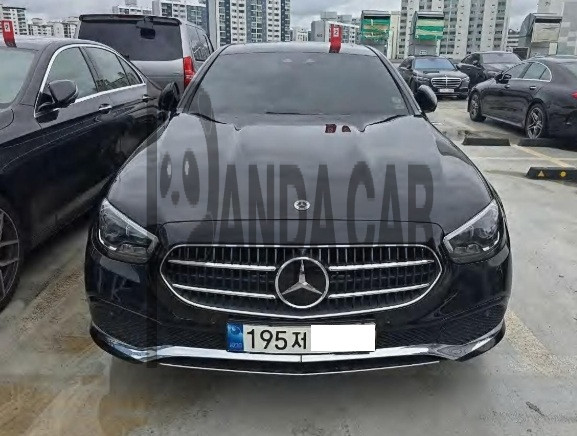 2022 Mercedes-Benz E350 4MATIC, photograph 3