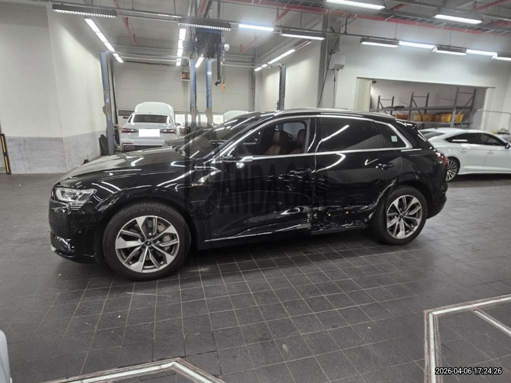 2021 Audi e-tron 55 quattro, photograph 3