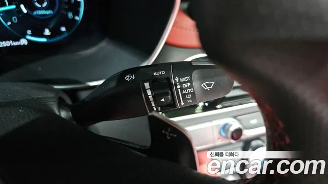 Genesis G70 Gasoline 2.0T 2WD — photo 1 of 20