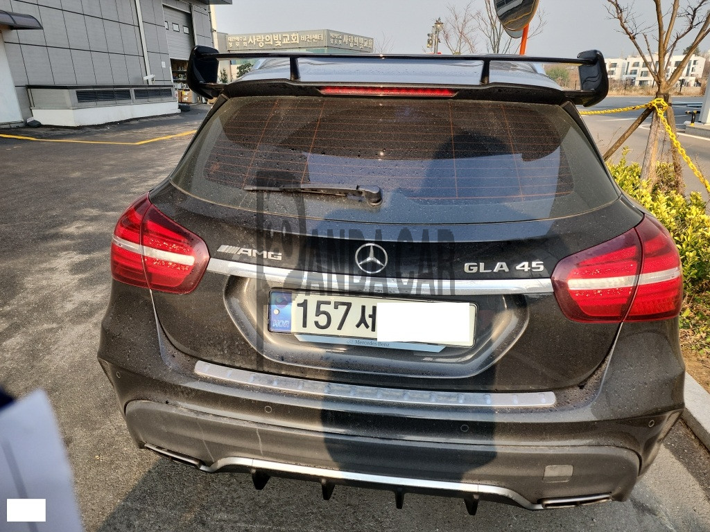 2019 Mercedes-AMG GLA45 4Matic, photograph 2