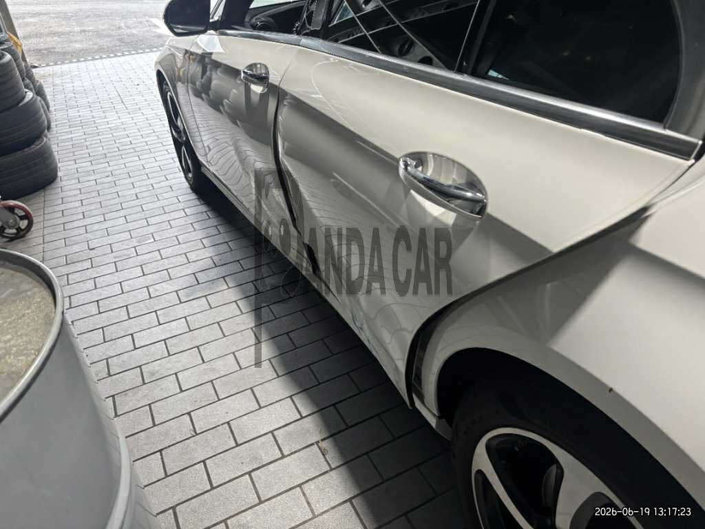 2020 Mercedes-Benz E 250, photograph 3