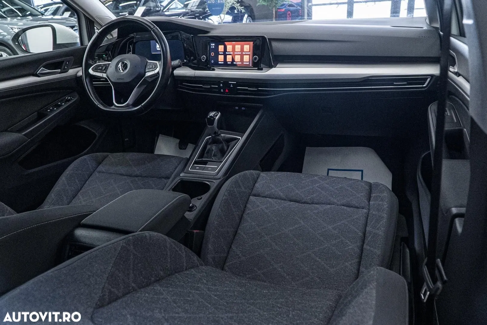 2022 Volkswagen Golf 1.5 TSI ACT BlueMotion Comfortline, photograph 2