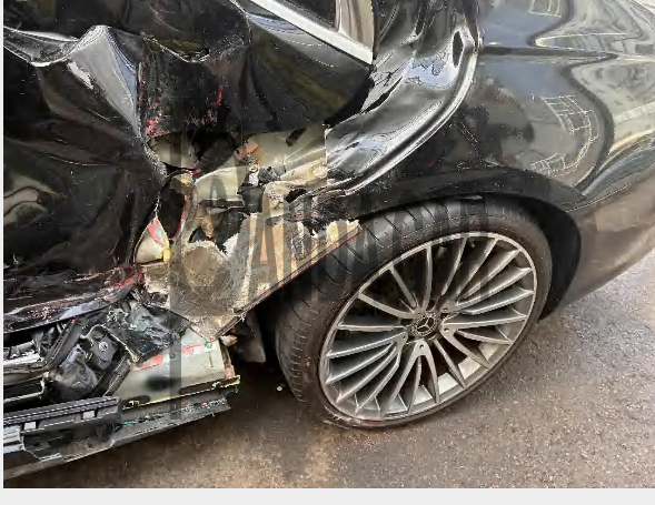 2023 Mercedes-Benz S500 4MATIC, photograph 2