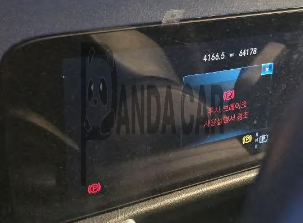 2021 Mercedes-Benz GLB220, photograph 4