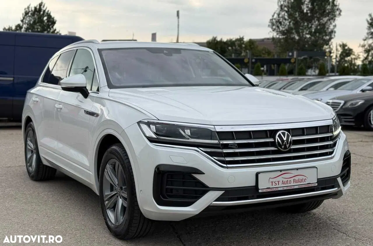 2022 Volkswagen Touareg, photograph 12