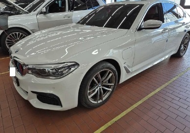 2020 BMW 530e iPerformance M Sport Package, photograph 3