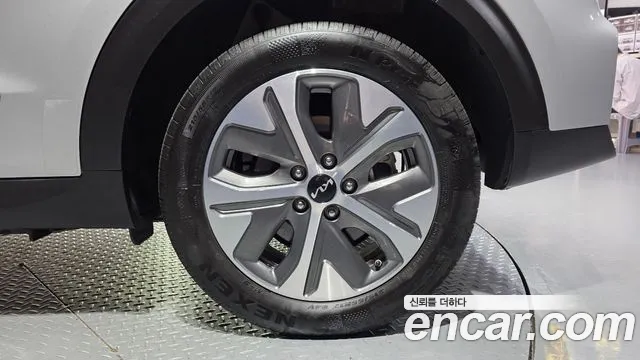Kia Niro Air — photo 1 of 30