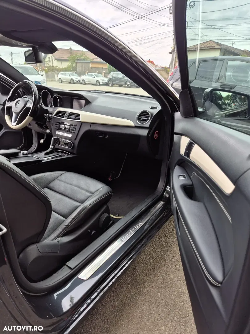 2012 Mercedes-Benz C, photograph 4
