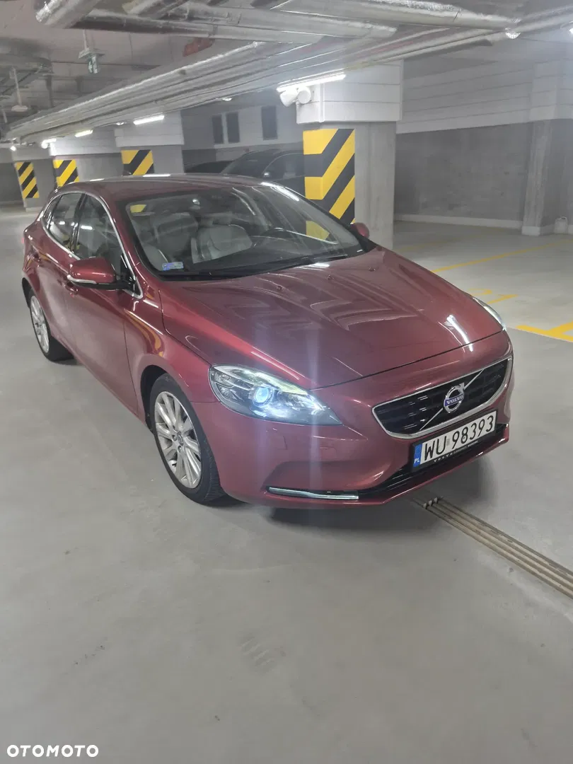 2014 Volvo V40 D3 Summum, photograph 2