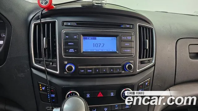 2019 Hyundai Starex Urban 9-Seater, photograph 3
