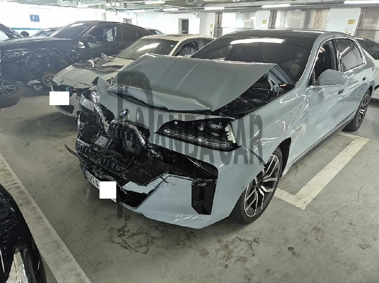 2026 BMW 740i xDrive, photograph 3