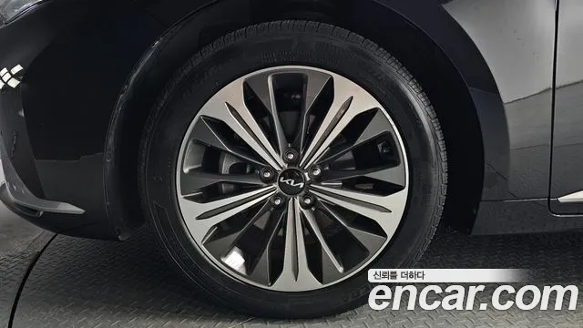 Kia K8 Signature — photo 1 of 38