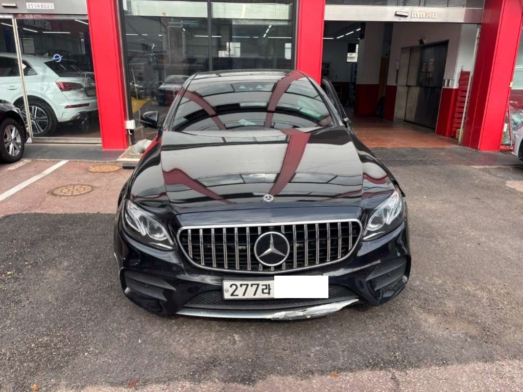 2020 Mercedes-Benz E 300 4MATIC, photograph 1