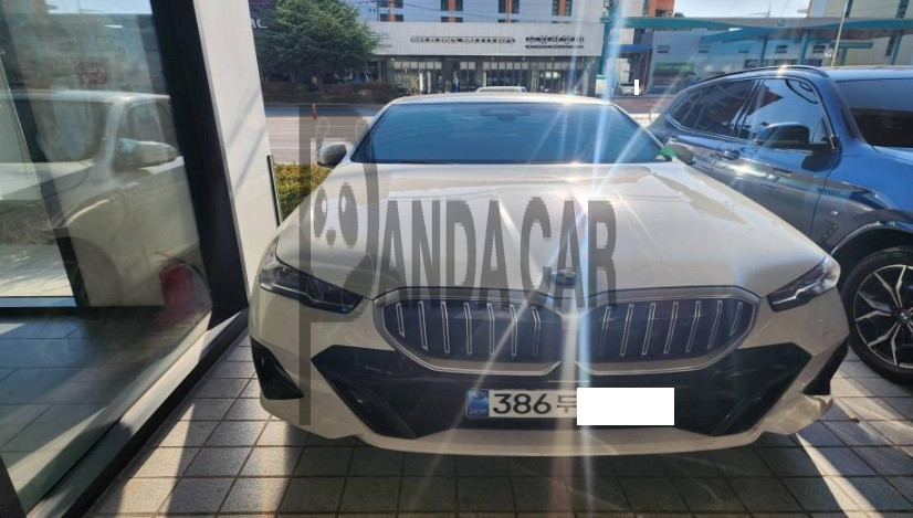 2024 BMW 520i, photograph 1