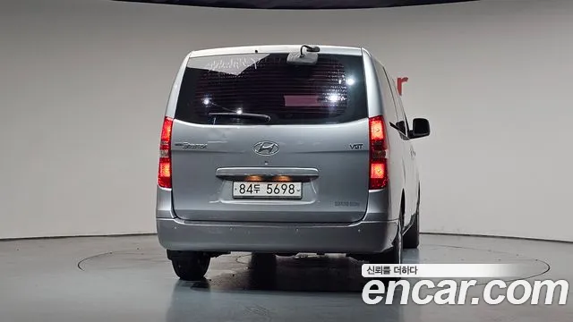 Hyundai Starex 5-Seater VAN — photo 1 of 31