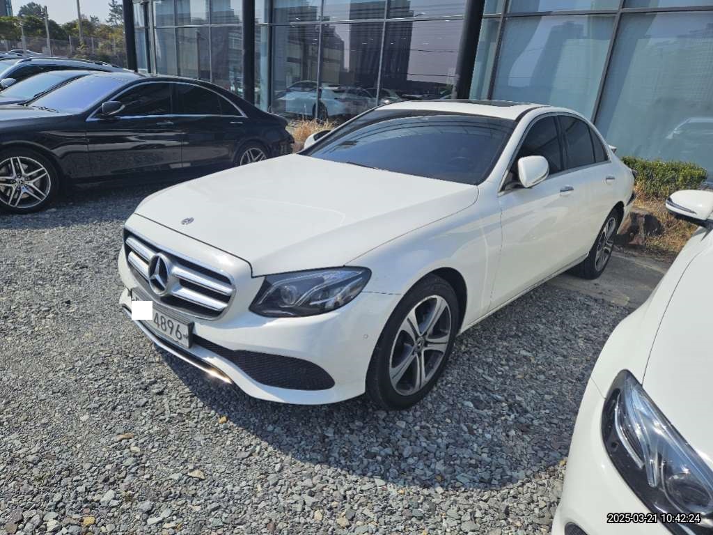2019 Mercedes-Benz E220 d, photograph 4