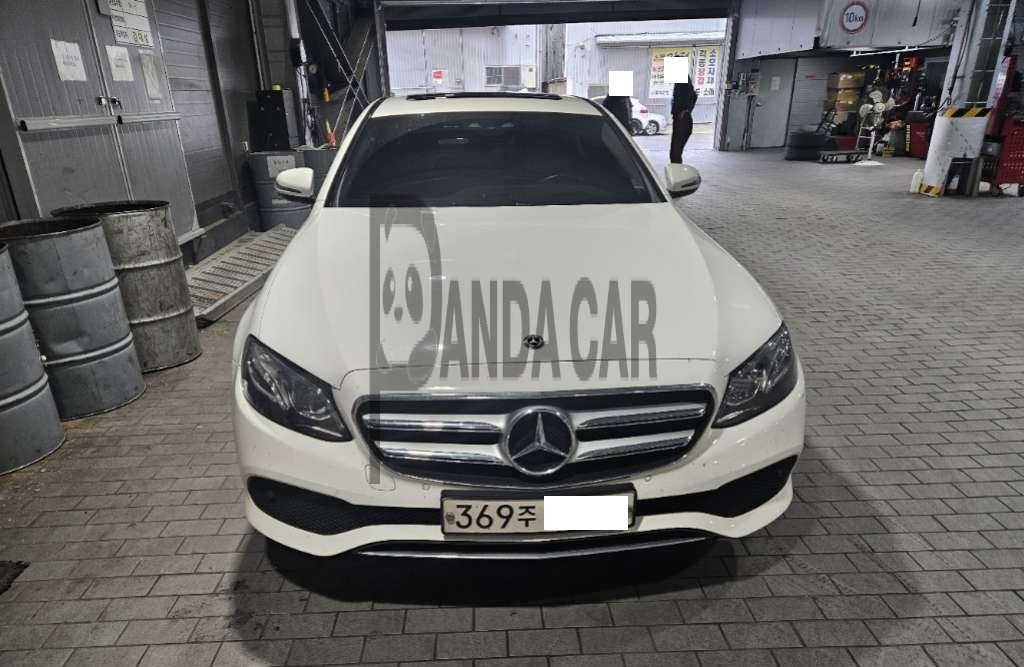 2019 Mercedes-Benz E220 d, photograph 1