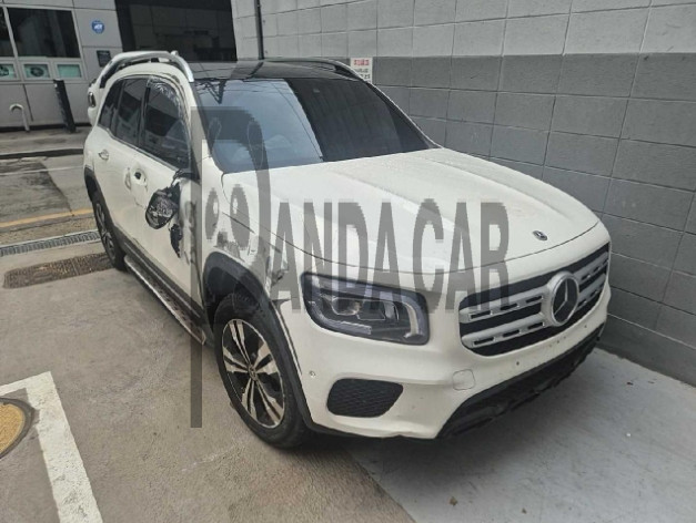 2022 Mercedes-Benz GLB200 d, photograph 3
