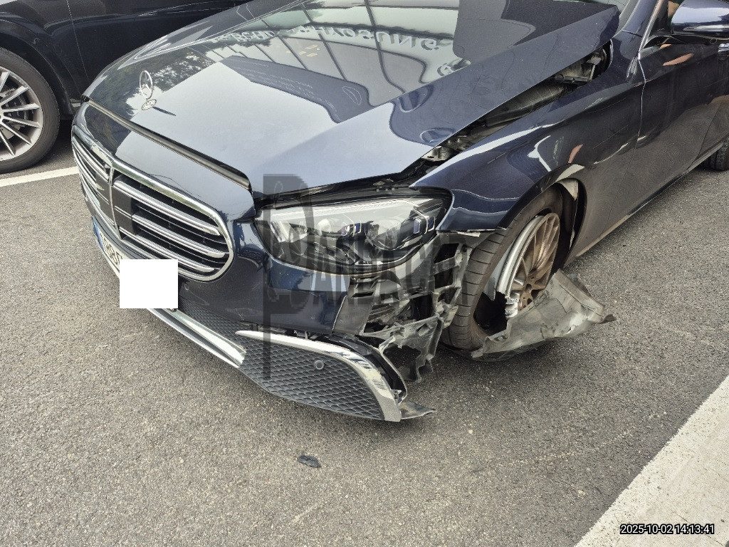 2022 Mercedes-Benz E250, photograph 2