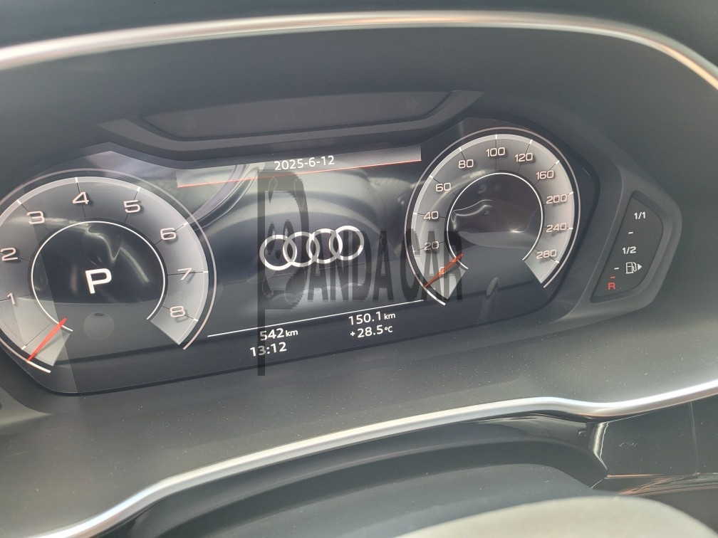 2025 Audi Q3 40 TFSI quattro, photograph 3