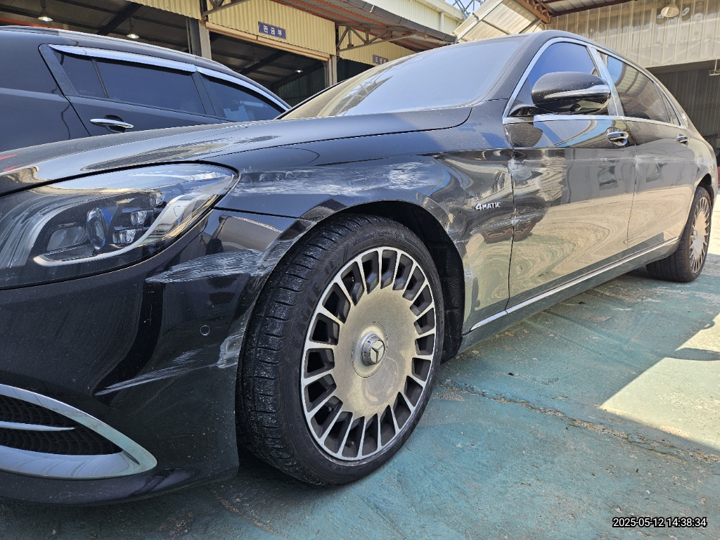 2018 Mercedes-Benz MercedesMaybach S560 4Matic, photograph 2