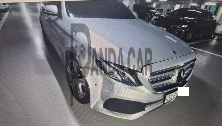 2019 Mercedes-Benz E300, photograph 4