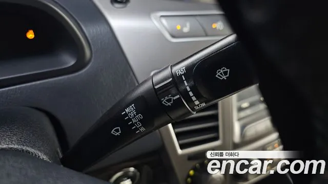 2016 KG_Mobility_Ssangyong KORANDO 4WD Chateau 11-seater, photograph 4