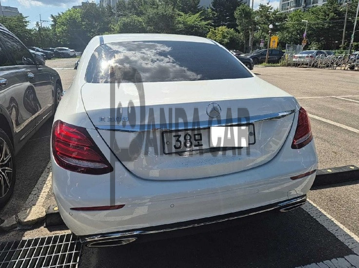 2018 Mercedes-Benz E300, photograph 3