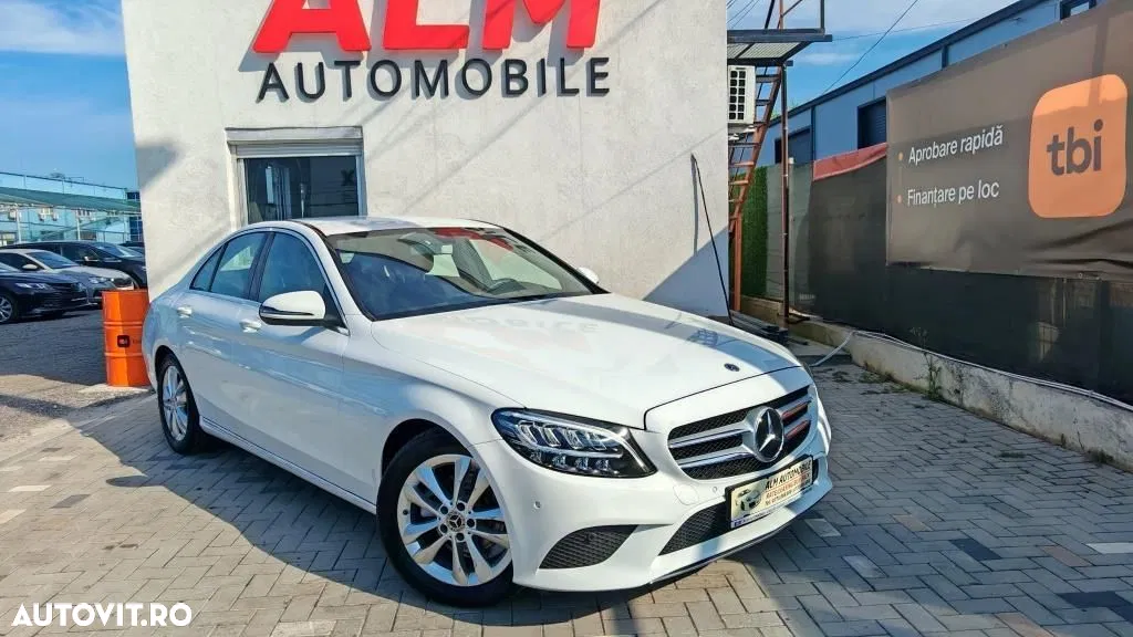 2019 Mercedes-Benz C, photograph 1