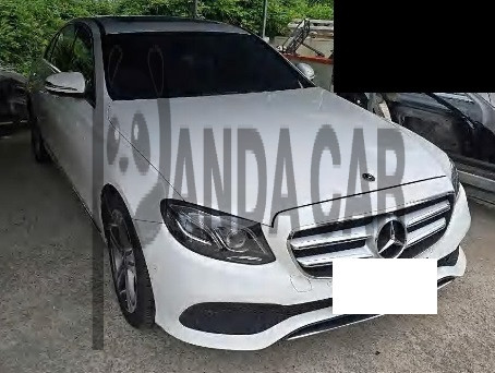 2018 Mercedes-Benz E300 4Matic, photograph 3