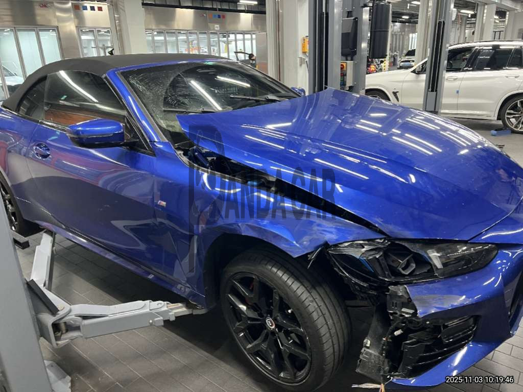 2025 BMW 420i Convertible, photograph 4