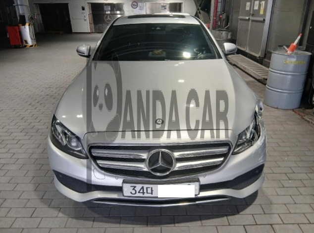 2017 Mercedes-Benz E220 d, photograph 1
