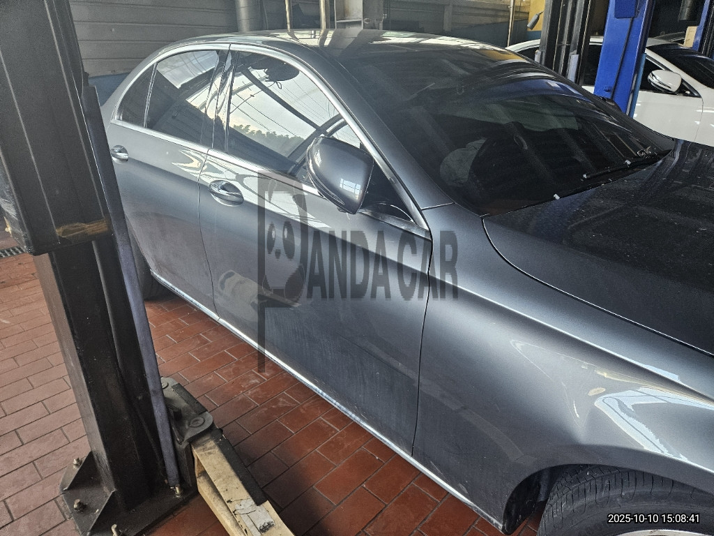 2019 Mercedes-Benz E300, photograph 3
